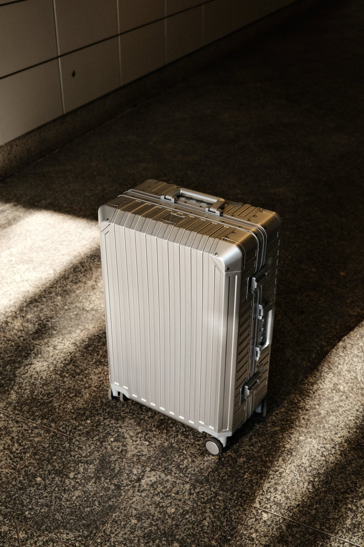 ICONIC ALUMINIUM - SILVER