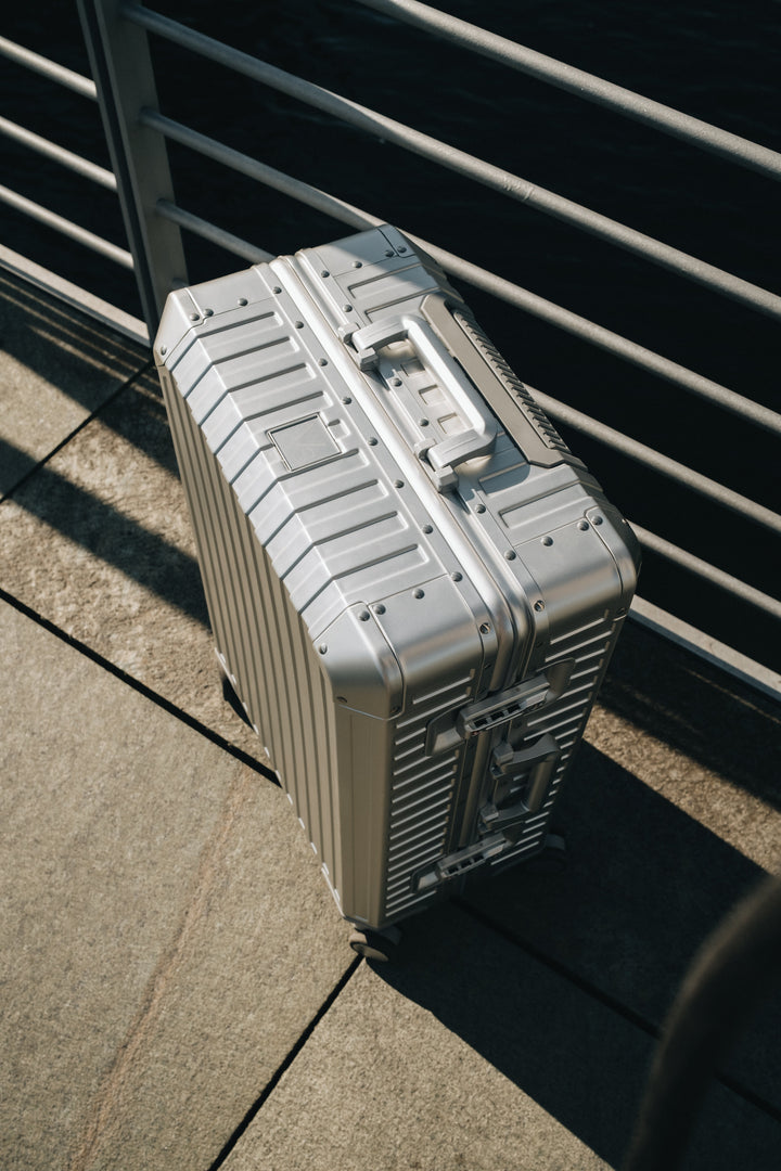 ICONIC ALUMINIUM - SILVER