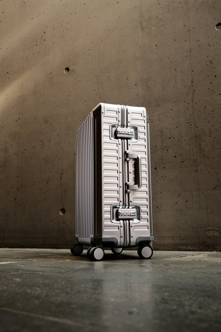 ICONIC ALUMINIUM - SILVER TRAVEL SET