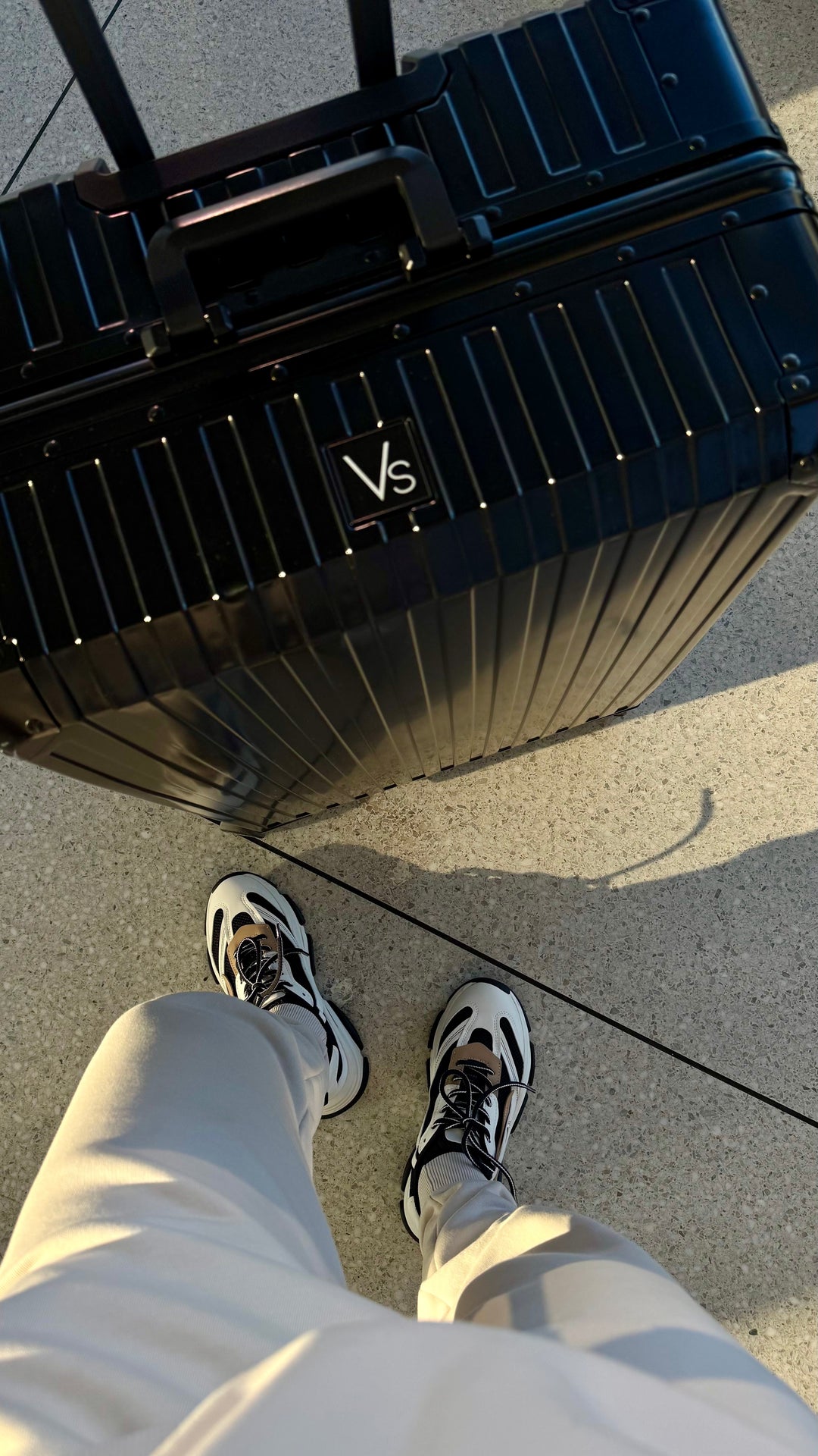 ICONIC ALUMINIUM - BLACK TRAVEL SET